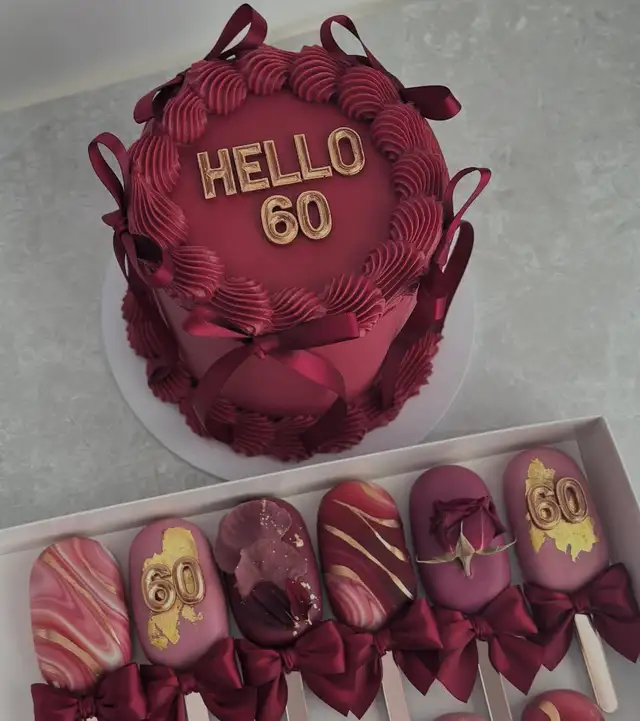 CUSTOM CAKES - Photo 2