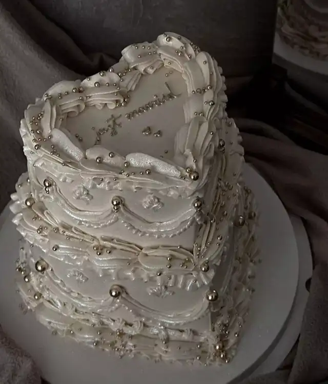 CUSTOM CAKES - Photo 3