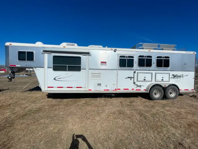 2006 Circle J Three Horse Trailer w Living Quarters for Sale
