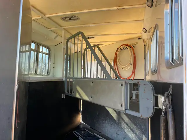 2006 Circle J Three Horse Trailer w Living Quarters for Sale - Photo 10