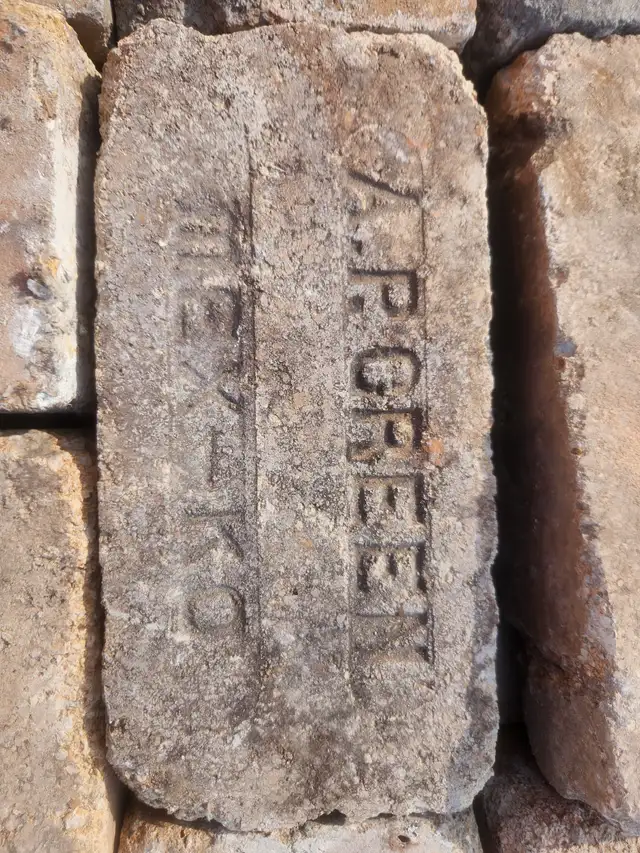 Red Reclaimed Antique  Brick - Photo 7