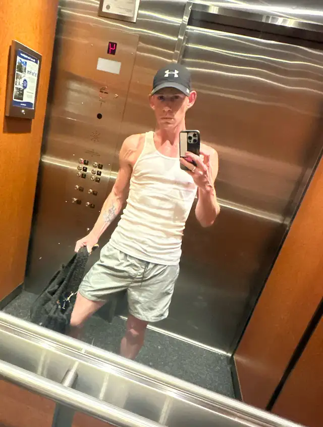 Mature adult male seeking apartment - Photo 3