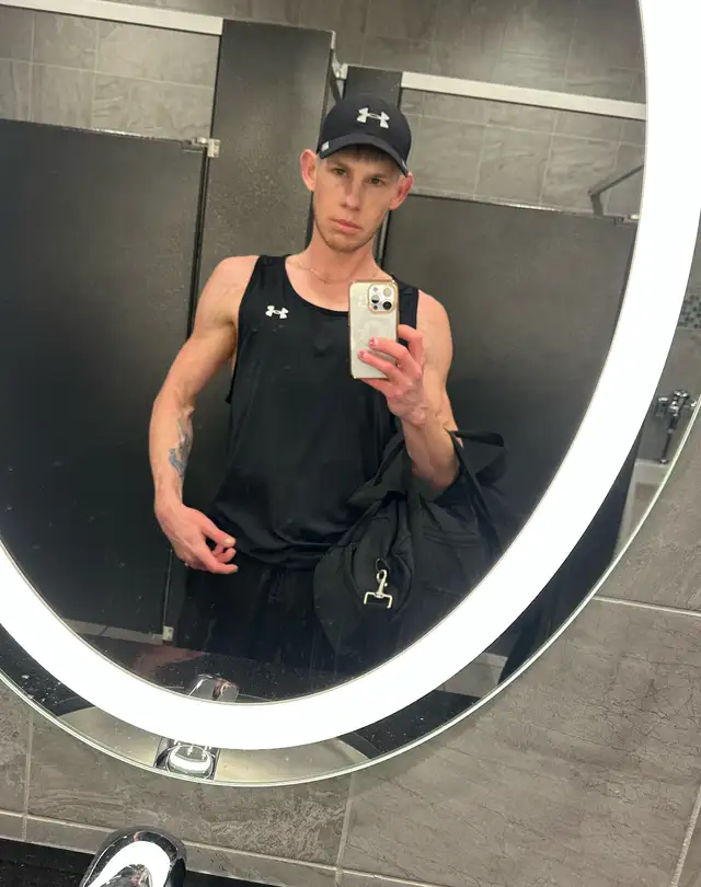 Mature adult male seeking apartment - Photo 12