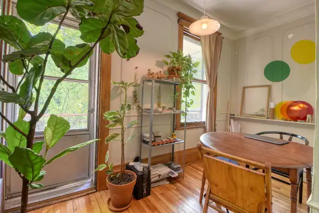 Very nice and big 7.5 condo for rent in Outremont ALL INCLUDE - Photo 2