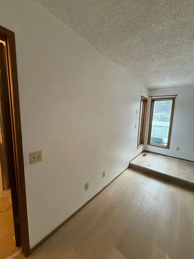 Rental: NW Edgemont bi-level House, 4 bed, three full baths - Photo 7