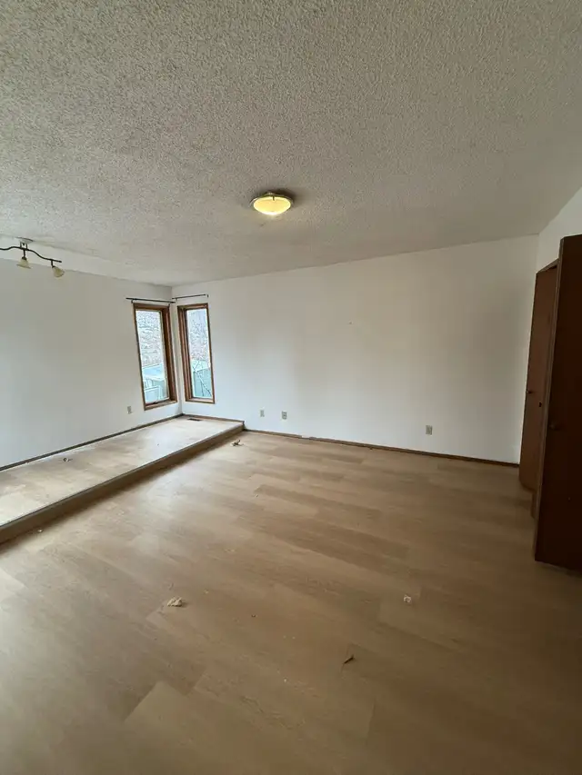 Rental: NW Edgemont bi-level House, 4 bed, three full baths - Photo 29