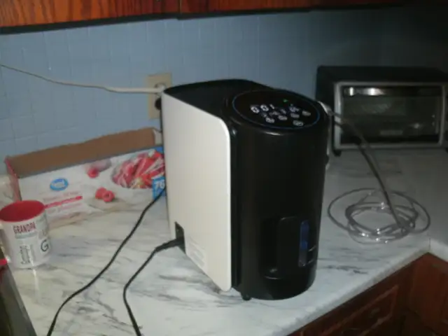 OXYGEN CONCENTRATOR - Photo 3