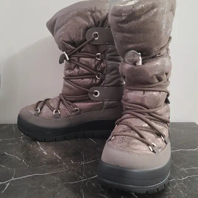 Brand New Artic Winter Waterproof boots Size9 - Photo 3