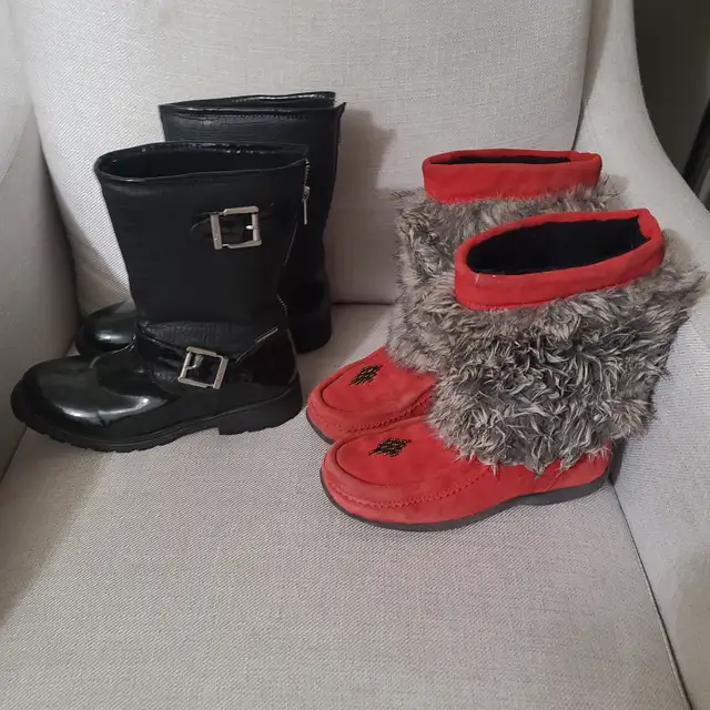 Girls winter boots Size 4 - Photo 2