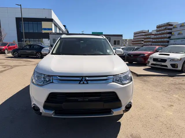 2015 Mitsubishi Outlander GT : 7 Passenger, Well Serviced - Photo 2