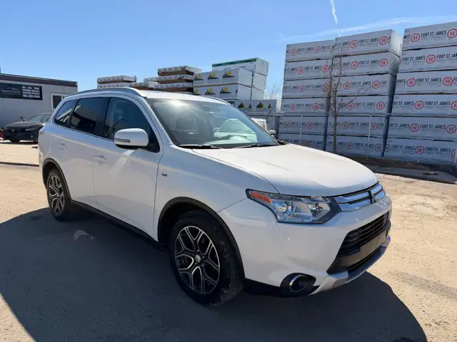 2015 Mitsubishi Outlander GT : 7 Passenger, Well Serviced - Photo 3