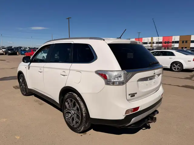2015 Mitsubishi Outlander GT : 7 Passenger, Well Serviced - Photo 4