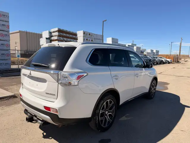 2015 Mitsubishi Outlander GT : 7 Passenger, Well Serviced - Photo 6