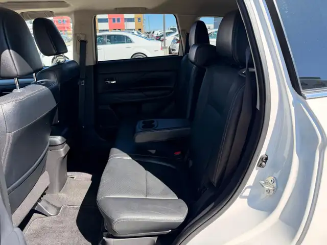 2015 Mitsubishi Outlander GT : 7 Passenger, Well Serviced - Photo 9