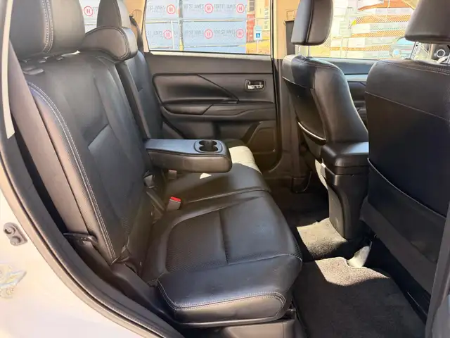 2015 Mitsubishi Outlander GT : 7 Passenger, Well Serviced - Photo 10