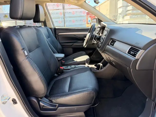 2015 Mitsubishi Outlander GT : 7 Passenger, Well Serviced - Photo 13