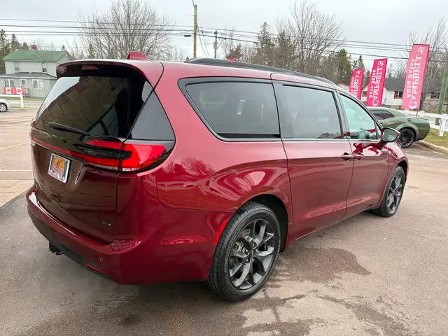 2021 Chrysler Pacifica Touring L Panoramic Sunroof! Remote St... - Photo 6