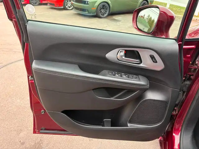 2021 Chrysler Pacifica Touring L Panoramic Sunroof! Remote St... - Photo 11