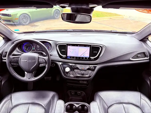 2021 Chrysler Pacifica Touring L Panoramic Sunroof! Remote St... - Photo 13