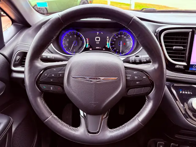 2021 Chrysler Pacifica Touring L Panoramic Sunroof! Remote St... - Photo 14