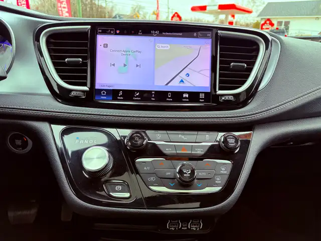 2021 Chrysler Pacifica Touring L Panoramic Sunroof! Remote St... - Photo 16