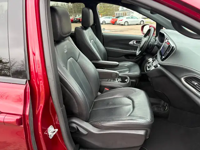 2021 Chrysler Pacifica Touring L Panoramic Sunroof! Remote St... - Photo 18