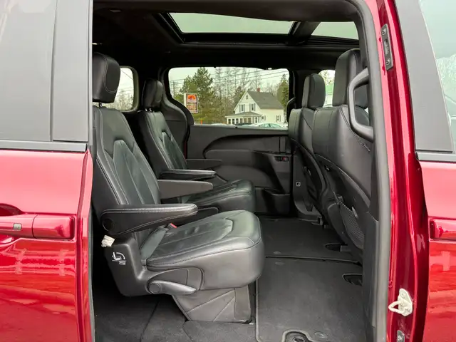 2021 Chrysler Pacifica Touring L Panoramic Sunroof! Remote St... - Photo 19