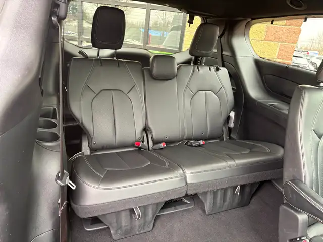 2021 Chrysler Pacifica Touring L Panoramic Sunroof! Remote St... - Photo 20