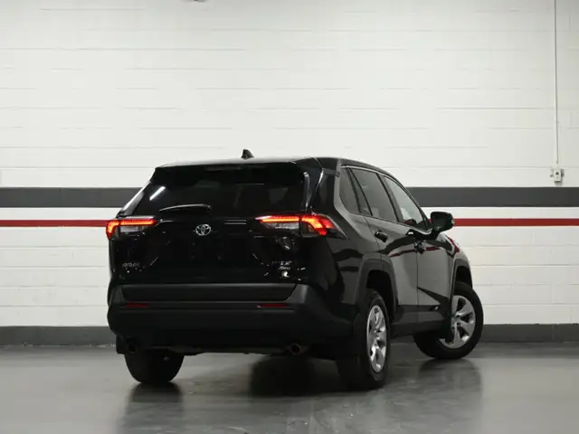 2024 Toyota RAV4 LE No Accident Radar Cruise Lane Assist Blind S - Photo 2