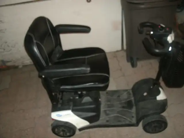 INVACARE COLIBRI MOBILITY SCOOTER