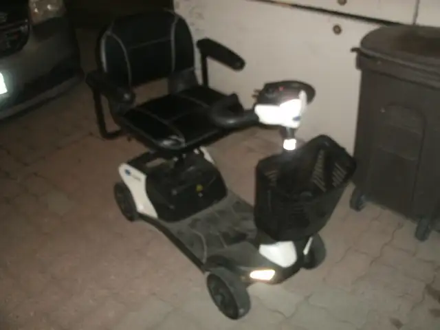 INVACARE COLIBRI MOBILITY SCOOTER - Photo 3
