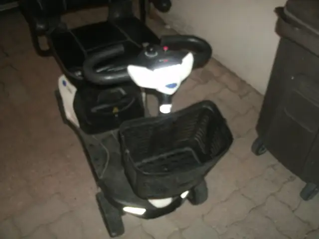 INVACARE COLIBRI MOBILITY SCOOTER - Photo 4
