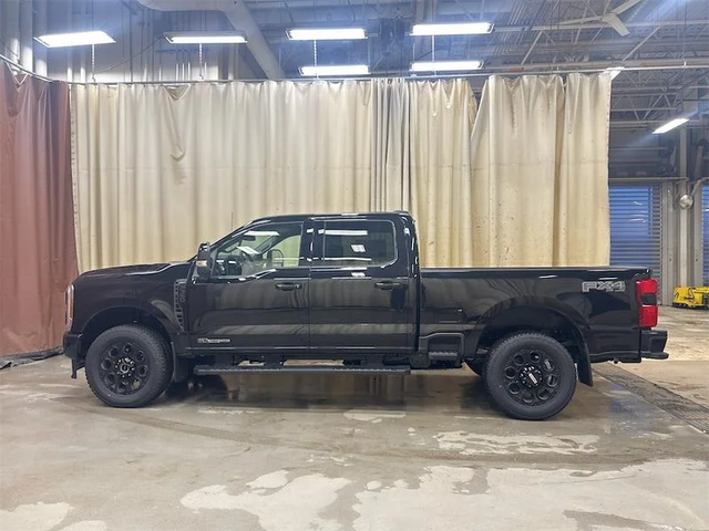 2026 FORD F-350 Super Duty Lariat - Photo 2