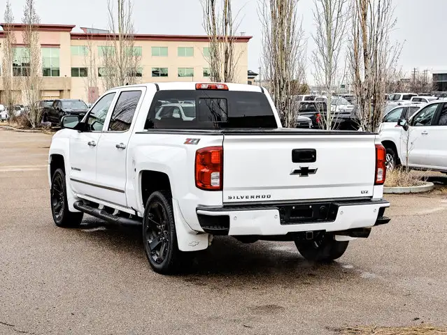 2017 Chevrolet Silverado 1500 LTZ 5.3L - Photo 11