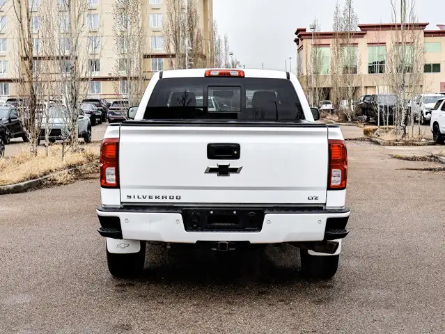 2017 Chevrolet Silverado 1500 LTZ 5.3L - Photo 12