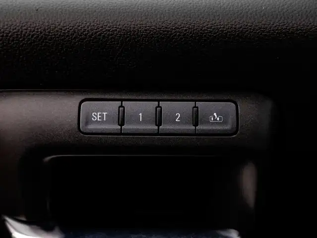 2017 Chevrolet Silverado 1500 LTZ 5.3L - Photo 19