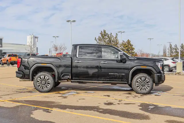 2026 GMC Sierra 3500HD Denali Ultimate - Photo 10