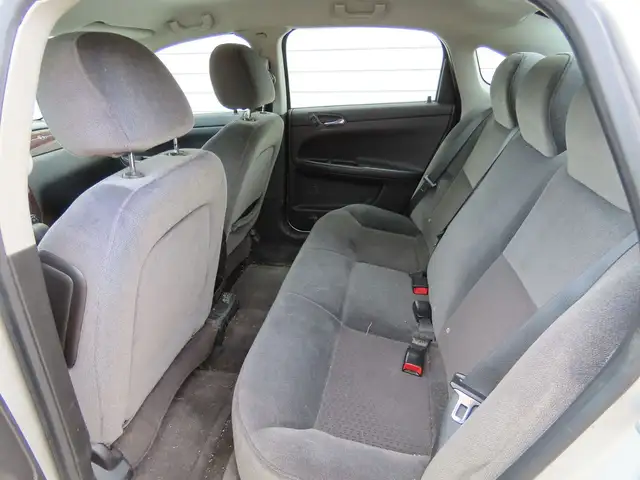 2011 Chevrolet Impala LS - Photo 6