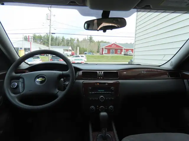 2011 Chevrolet Impala LS - Photo 7