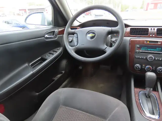 2011 Chevrolet Impala LS - Photo 8