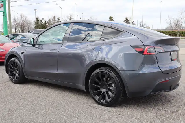 2022 Tesla Model Y - Photo 5