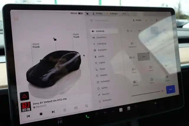 2022 Tesla Model Y - Photo 18