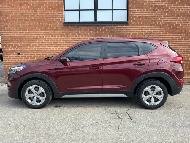 2017 Hyundai Tucson FWD 4dr 2.0L - Photo 3