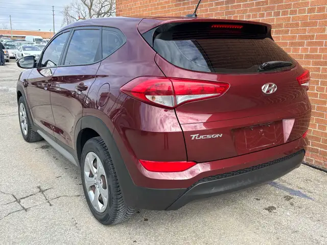 2017 Hyundai Tucson FWD 4dr 2.0L - Photo 4