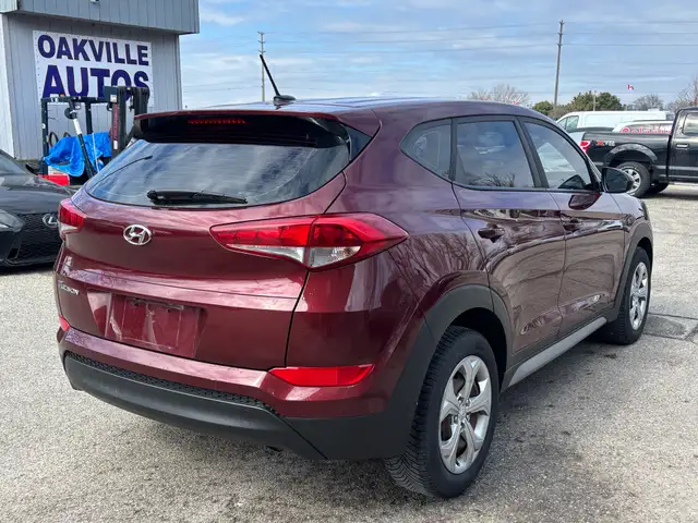 2017 Hyundai Tucson FWD 4dr 2.0L - Photo 6