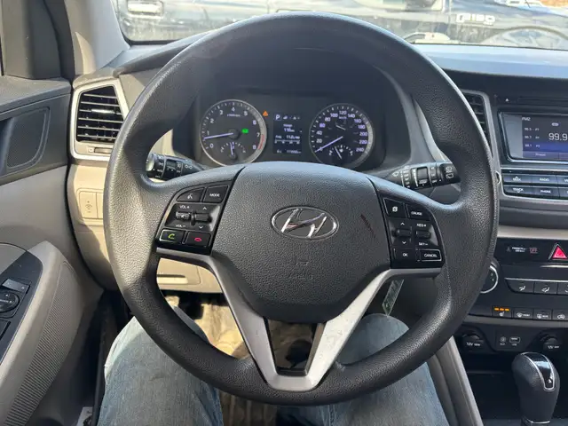 2017 Hyundai Tucson FWD 4dr 2.0L - Photo 10