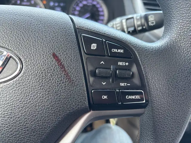 2017 Hyundai Tucson FWD 4dr 2.0L - Photo 12