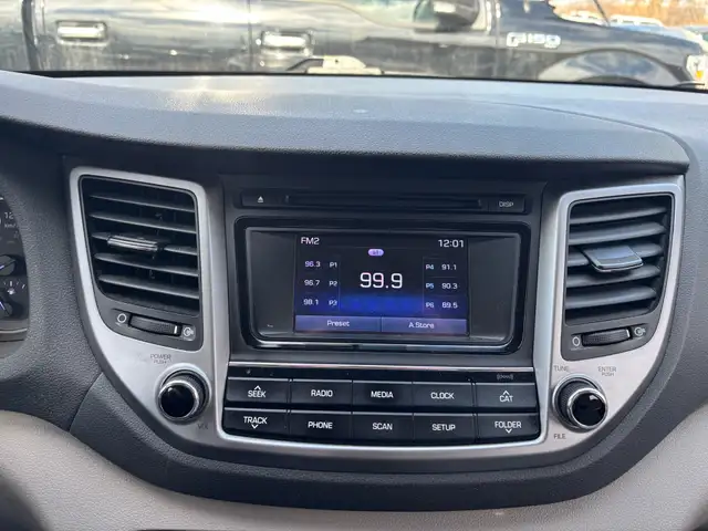 2017 Hyundai Tucson FWD 4dr 2.0L - Photo 17