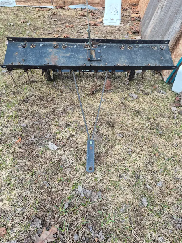 A louer dechaumeuse sur tracteur a pelouse