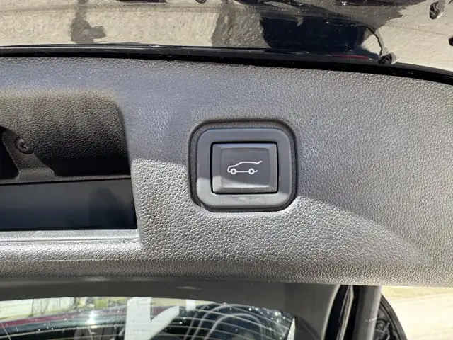 2024 Chevrolet Blazer EV eAWD RS | VENTED SEATS | HEATED WHEEL - Photo 8